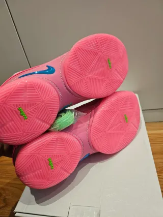 Nike Lebron 22 Hyper Pink Talla 44