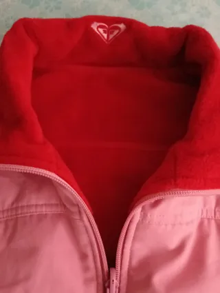 Chaleco Roxy rosa y rojo