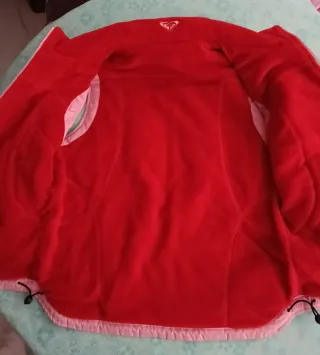 Chaleco Roxy rosa y rojo