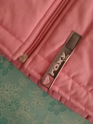 Chaleco Roxy rosa y rojo