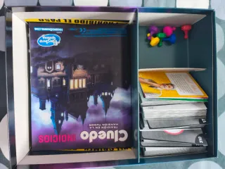 Juego Cluedo: Traición en la Mansión Tudor