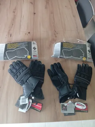 Mochila magnética y guantes de moto