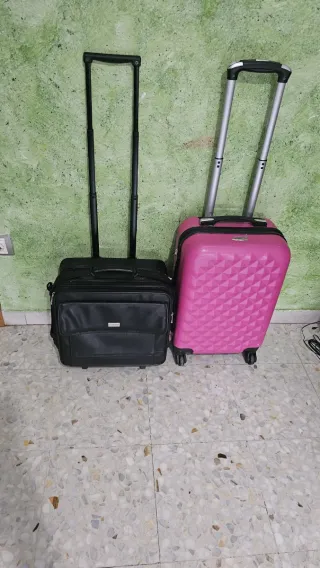 Maletín y maleta pequeña con ruedas