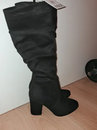 Botas altas de ante negras