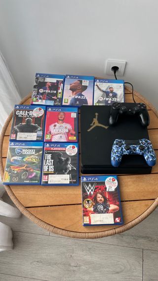 PS4 Slim 1TB + 2 Mandos + 8 Juegos + cables