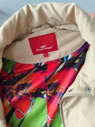 Chaqueta beige con cinturón