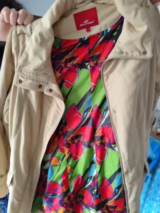 Chaqueta beige con cinturón