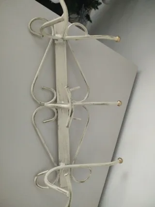 Perchero de pared de forja.