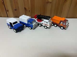 Lote 4 camiones de juguete.