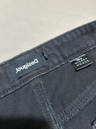 Falda vaquera negra con Mickey Mouse