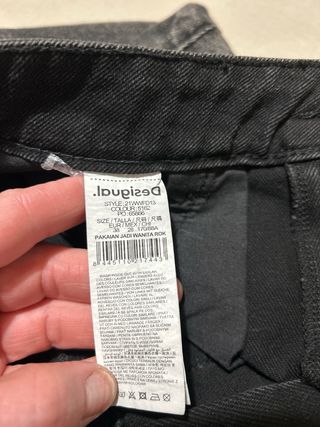 Falda vaquera negra con Mickey Mouse