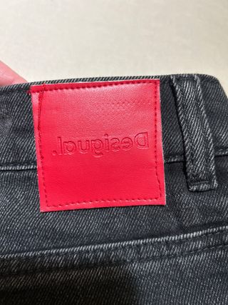 Falda vaquera negra con Mickey Mouse