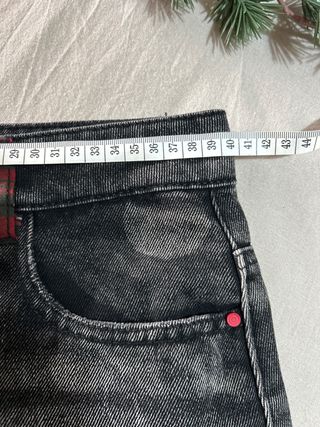 Falda vaquera negra con Mickey Mouse