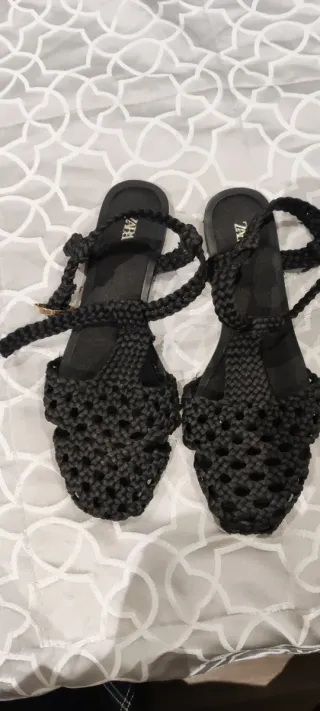 Cangrejeras negras ZARA.