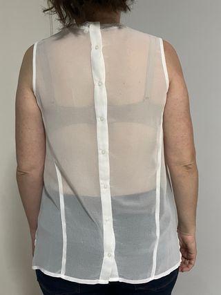 Blusa gasa bordada cuello alto sin mangas