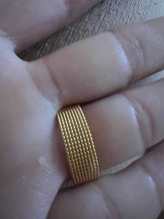 Anillo Oso Dorado y Piedra Blanca