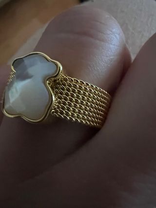 Anillo Oso Dorado y Piedra Blanca
