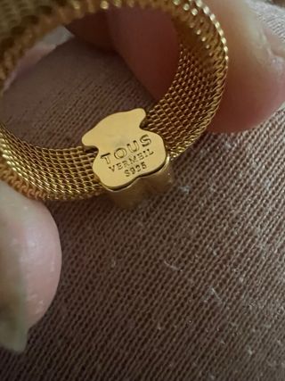 Anillo Oso Dorado y Piedra Blanca