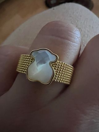 Anillo Oso Dorado y Piedra Blanca
