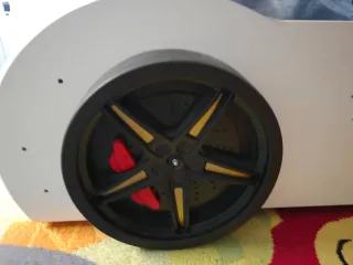 Cama infantil coche Conforama blanca impecable.