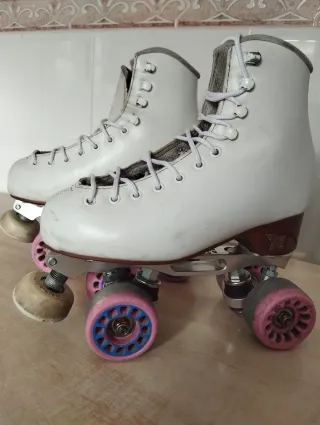 Patines artísticos blancos