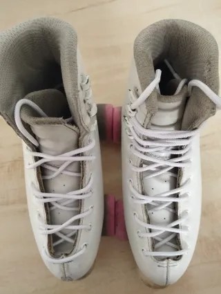 Patines artísticos blancos
