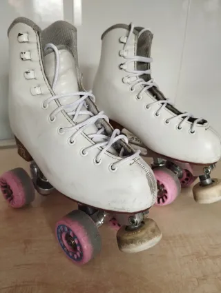 Patines artísticos blancos