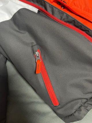 Conjunto esquí niño mono y cazadora. USADO UNA VEZ