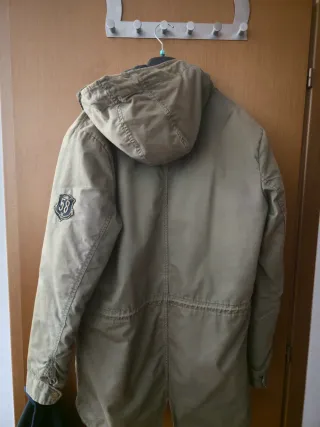 Parka verde militare con cappuccio