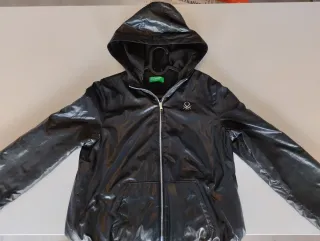 Chaqueta Benetton Negra con Capucha 10/12 Cm.160