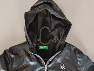 Chaqueta Benetton Negra con Capucha 10/12 Cm.160