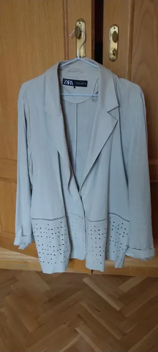 Blazer marca zara ,suite Blanco tabla L