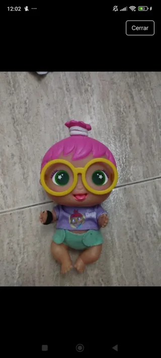 Muñeca Bellie con gafas