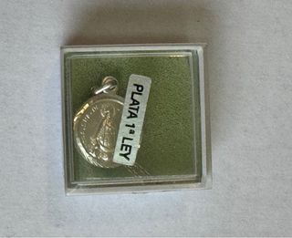 Collar de plata con medalla