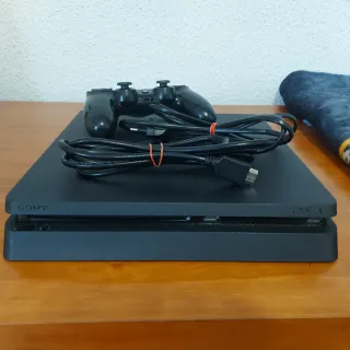 PS4 Slim 1TB Negra - Buen Estado - NEGOCIABLE