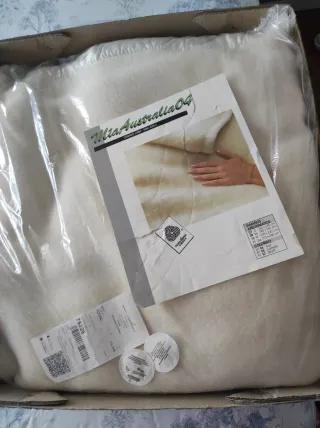 Edredón Manta lana virgen blanca nueva.