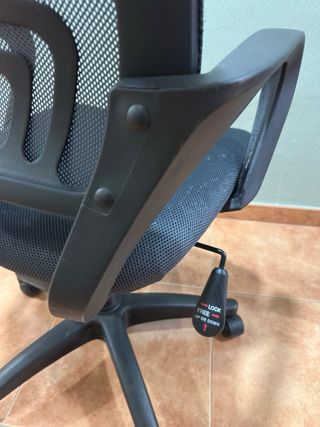 Silla de oficina ergonómica negra