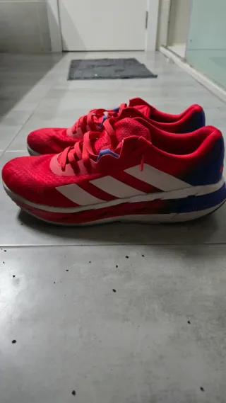 Zapatillas Adidas Adistar Rojas y Blancas