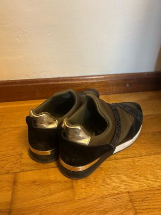 Zapatillas Chika10 Mujer Negro Verde Militar