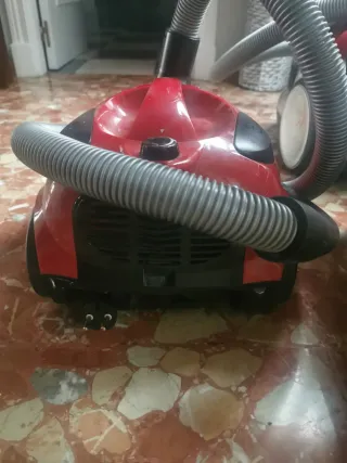 Aspiradora Ufesa 1400W