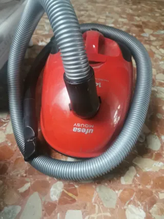 Aspiradora Ufesa 1400W