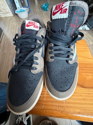 Nike Air Jordan 1 Low Travis Scott Marrón y Negro