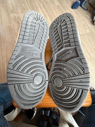 Nike Air Jordan 1 Low Travis Scott Marrón y Negro