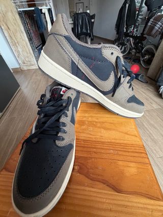 Nike Air Jordan 1 Low Travis Scott Marrón y Negro