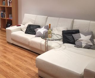 Divano con meccanismo elettrico