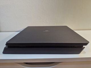 Consola PS4 1TB + 2 Mandos + FC24