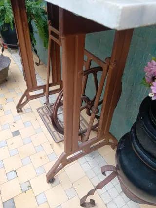 Mesa SINGER antigua de máquina de coser