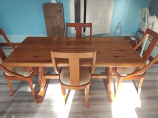 Conjunto mesa y sillas de madera