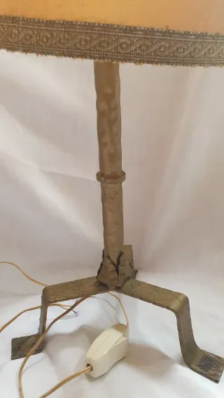 Lamparita antigua metal y papel