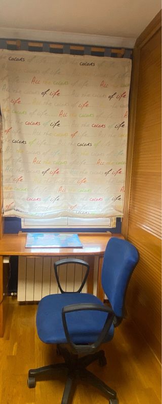 Dormitorio juvenil madera pino, con dos camas .